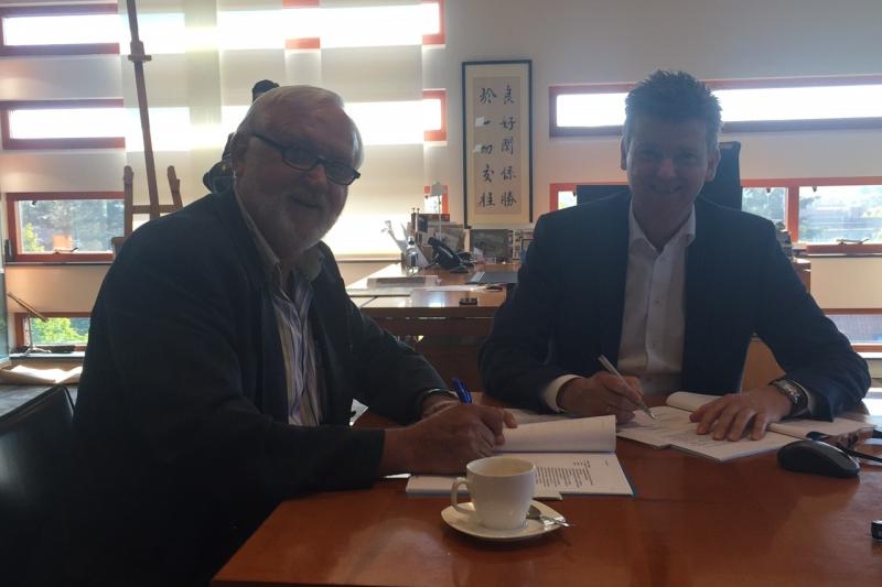 Ondertekening-contract-20160908